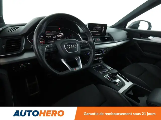 Audi Q5 view 11