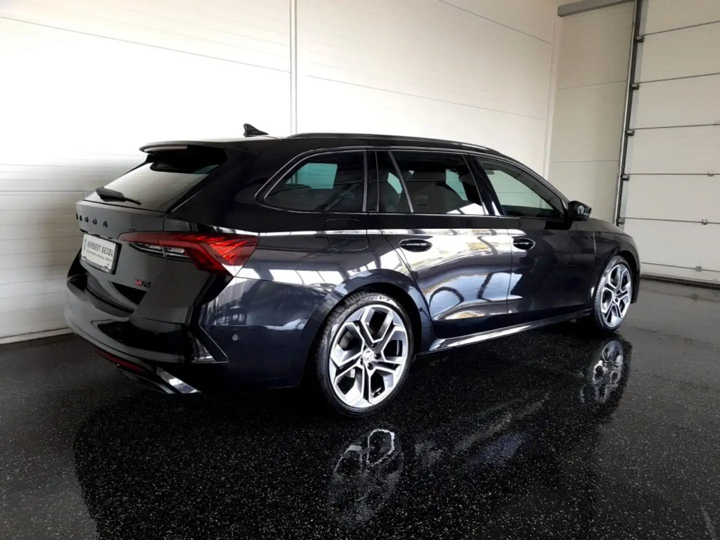 Skoda Octavia Combi "RS EDITION" 4x4 2,0 TDI DSG *SKY / 19 ZOLL / RS-EXKLUSIV INTERIEUR / DCC / HEAD-UP / AHV & 360° KAMERA / MEMORY & Schwarz - 2