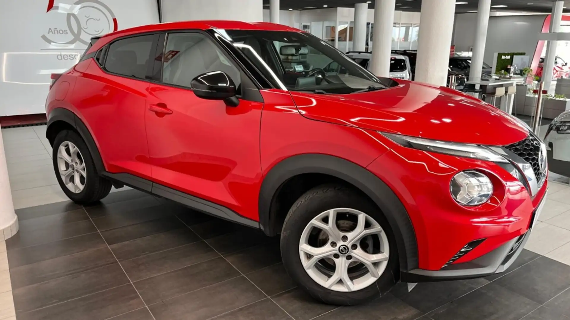Nissan Juke 1.0 DIG-T N-Connecta 4x2 114 Rojo - 2