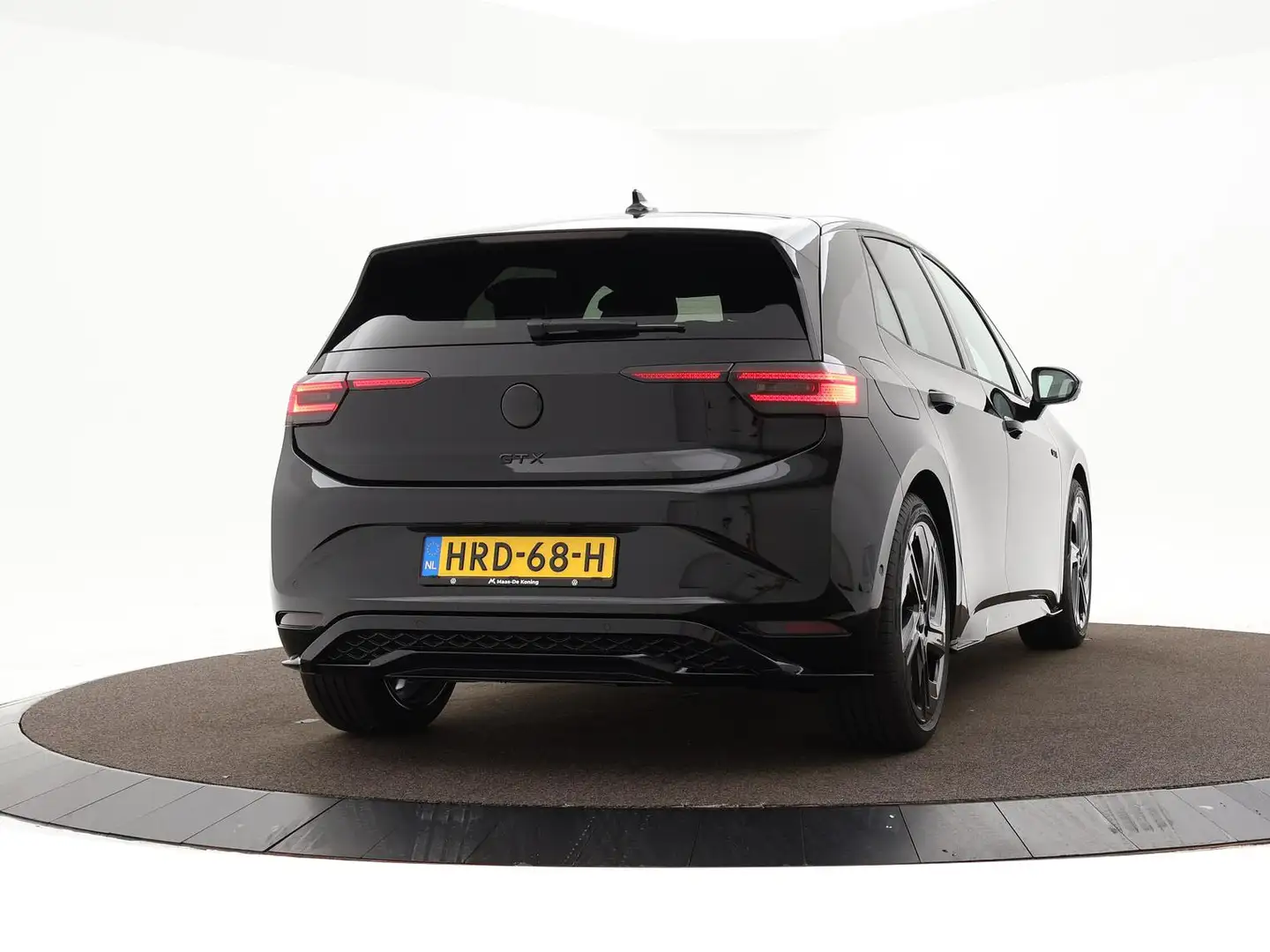 Volkswagen ID.3 GTX Performance 79 kWh 326PK l Assistentie Plus l Zwart - 2