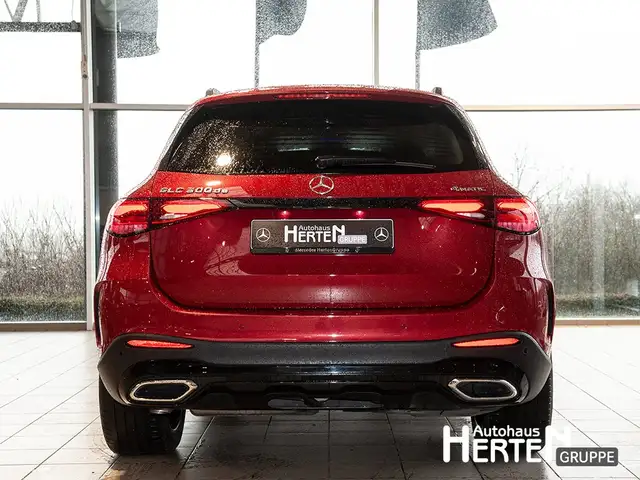 Mercedes-Benz GLC view 4