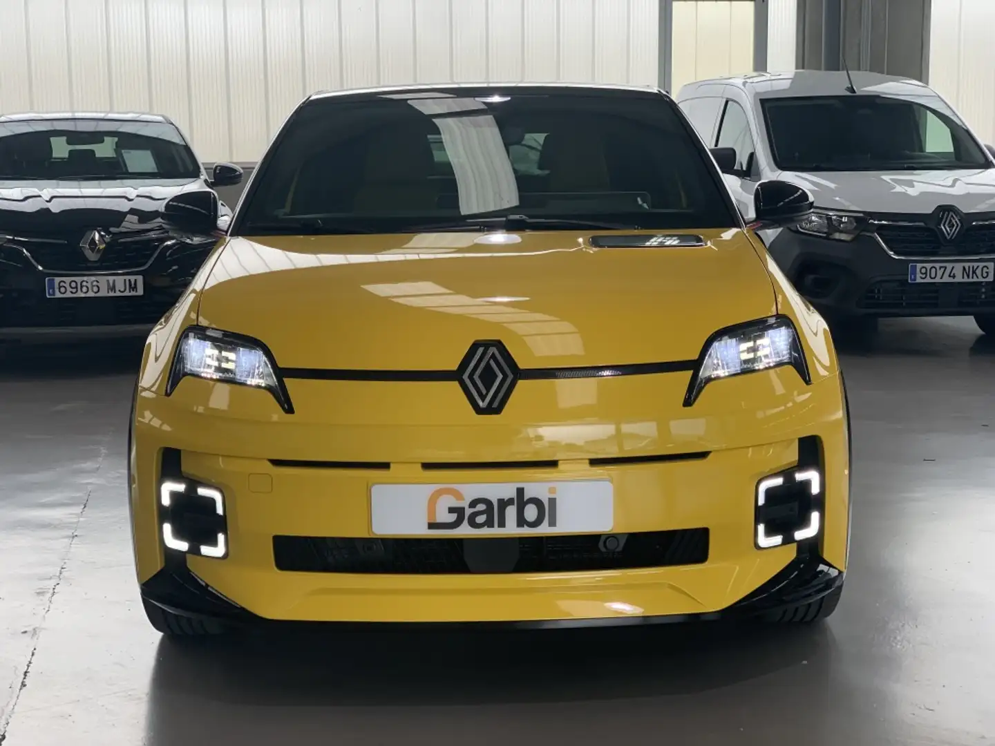 Renault Megane E-Tech 5 Iconic cinq autonomía confort 110 kW Amarillo - 2