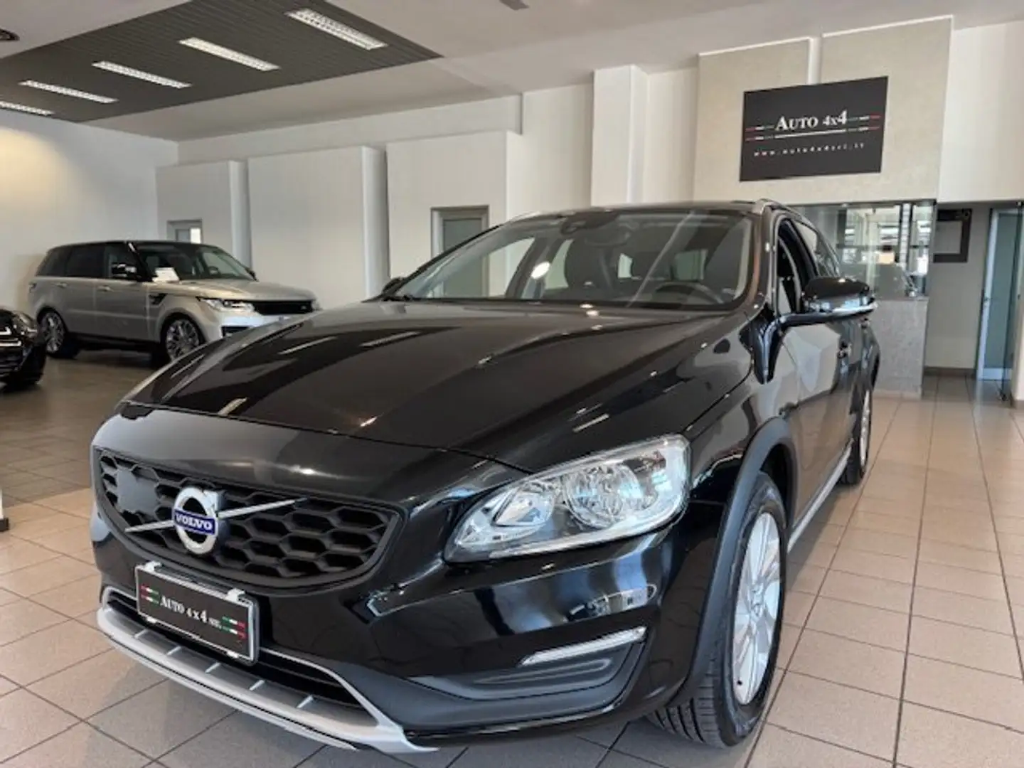 Volvo V60 Cross Country V60 2.0 d3 Business Plus Geartronic Nero - 1