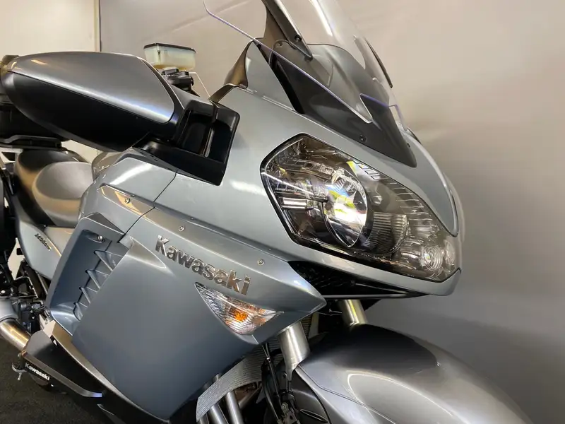 Kawasaki GTR 1400 - foto 5