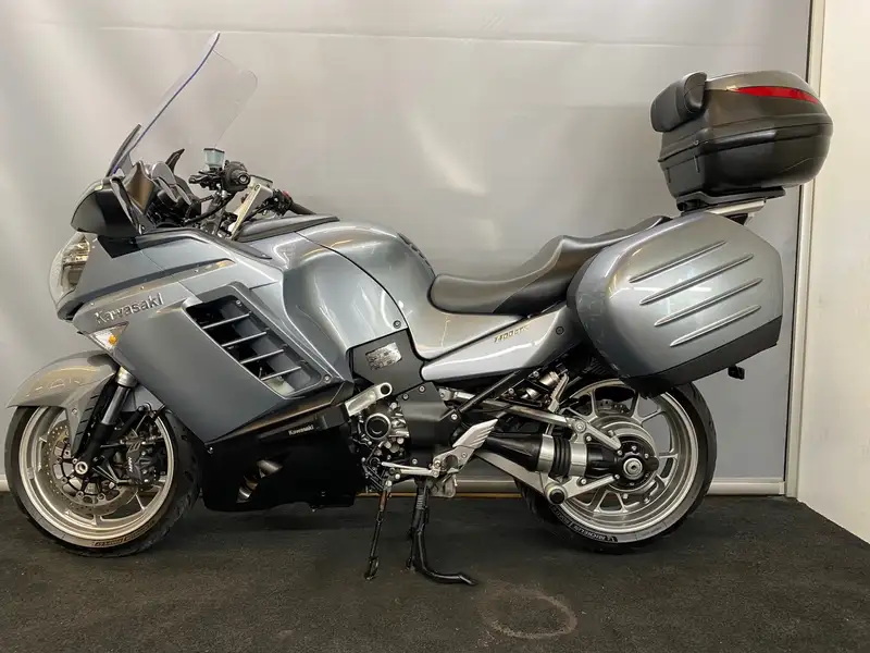 Kawasaki GTR 1400 - foto 2
