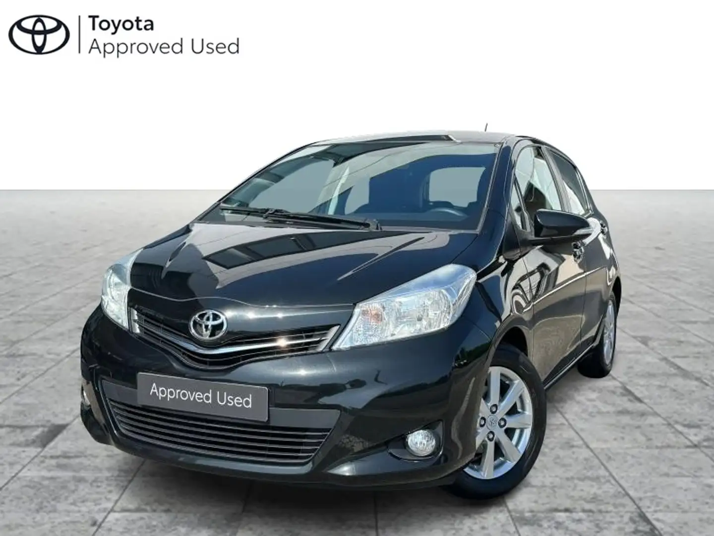 Toyota Yaris Life Black - 1