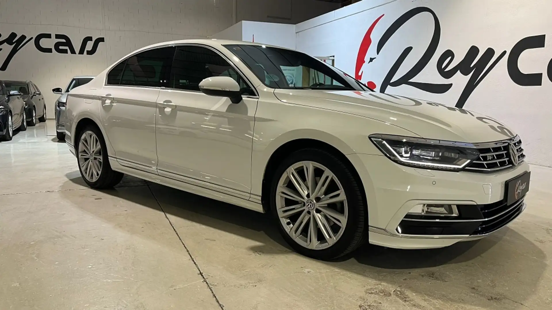 Volkswagen Passat Berlina Automático de 4 Puertas Weiß - 2
