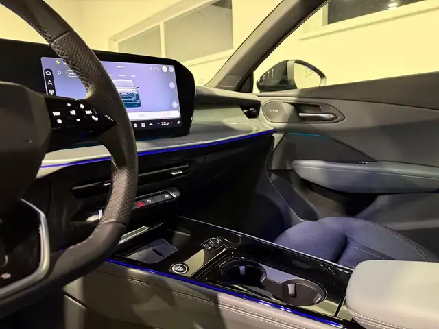 Audi Q3 view 10