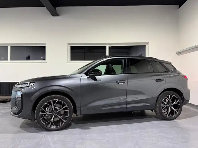 Audi Q3 view 6