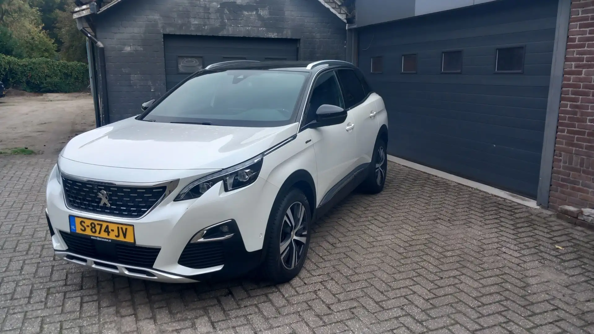 Peugeot 3008 1.2 PureTech Allure.131PK,Automaat,360Camera,Apple Wit - 1
