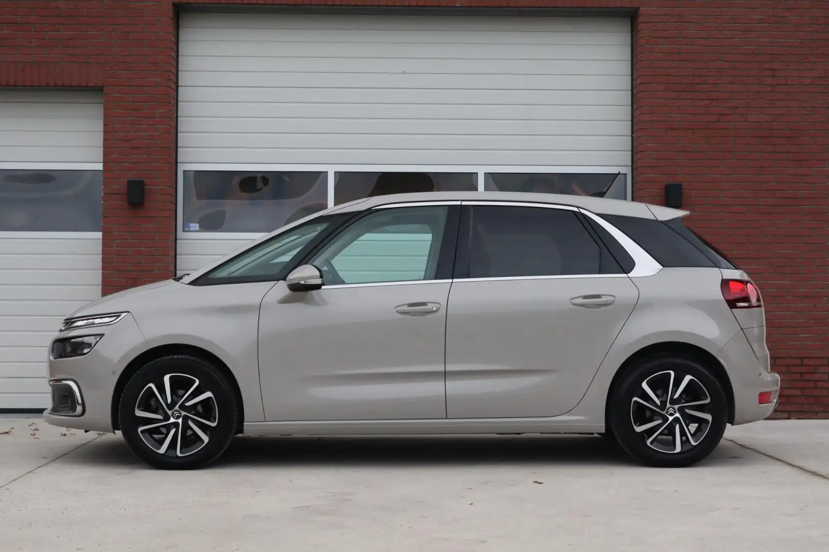 Citroen C4 SpaceTourer 1.2 131pk Automaat Feel - Dealeronderhouden - Dist Gris - 2