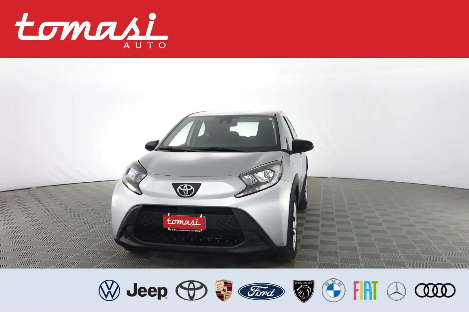 Toyota Aygo X 1.0 VVT-i 72 CV 5 porte Active Argento - 1