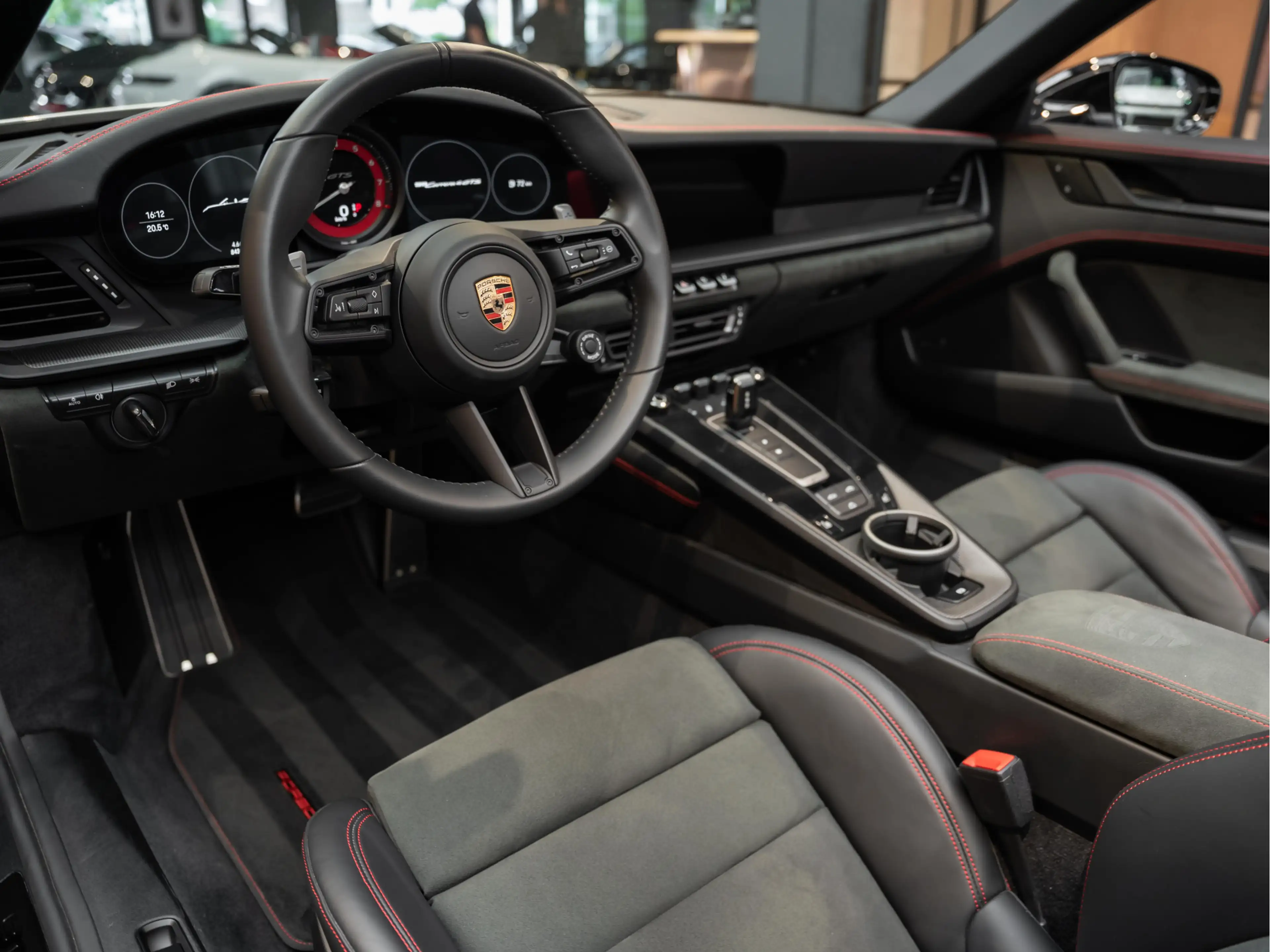 Porsche 992 992.1 4 GTS Cabriolet Lift Carbon BOSE 3.0 Carrera — photo 7