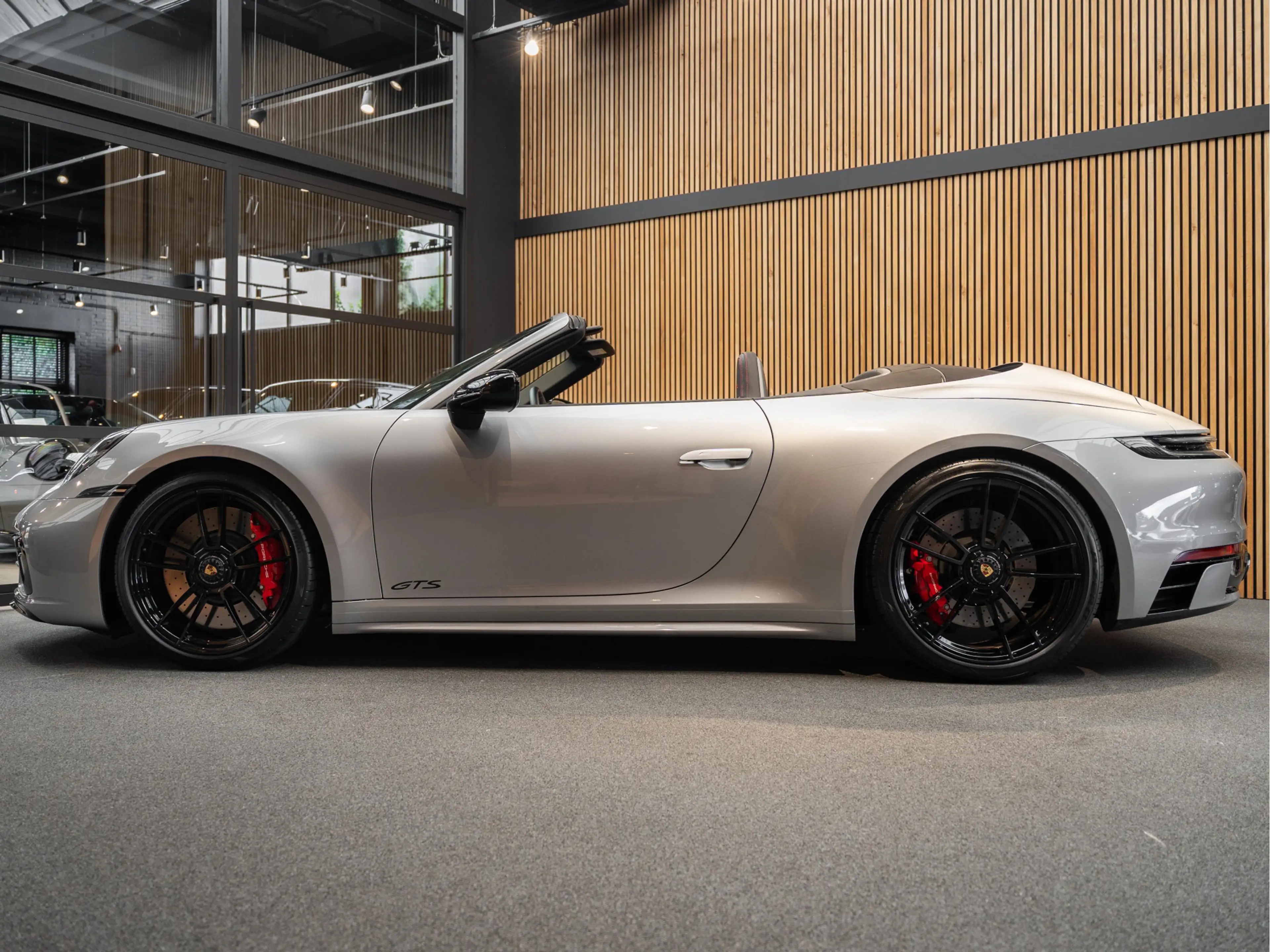 Porsche 992 992.1 4 GTS Cabriolet Lift Carbon BOSE 3.0 Carrera — photo 3
