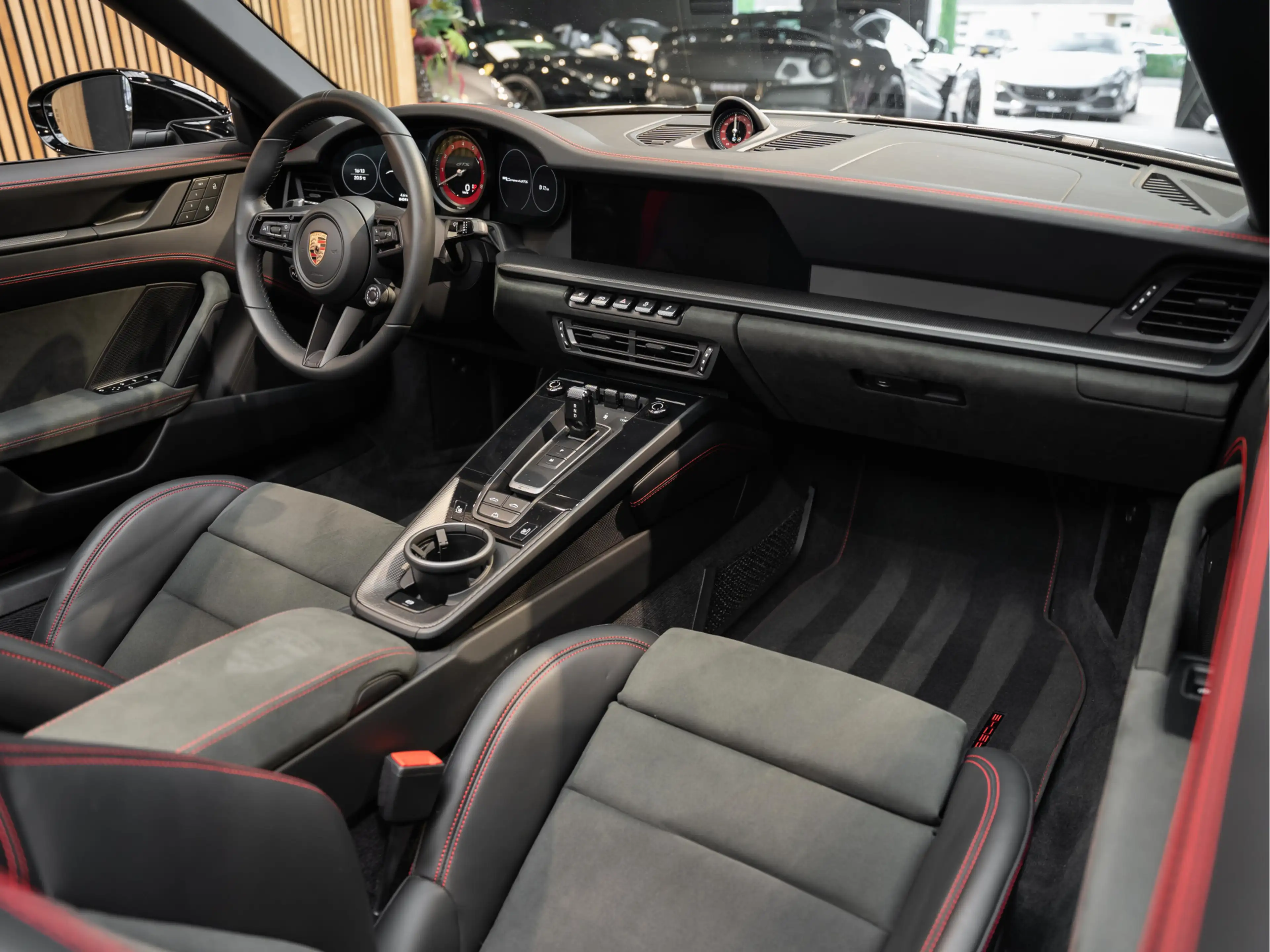Porsche 992 992.1 4 GTS Cabriolet Lift Carbon BOSE 3.0 Carrera — photo 9