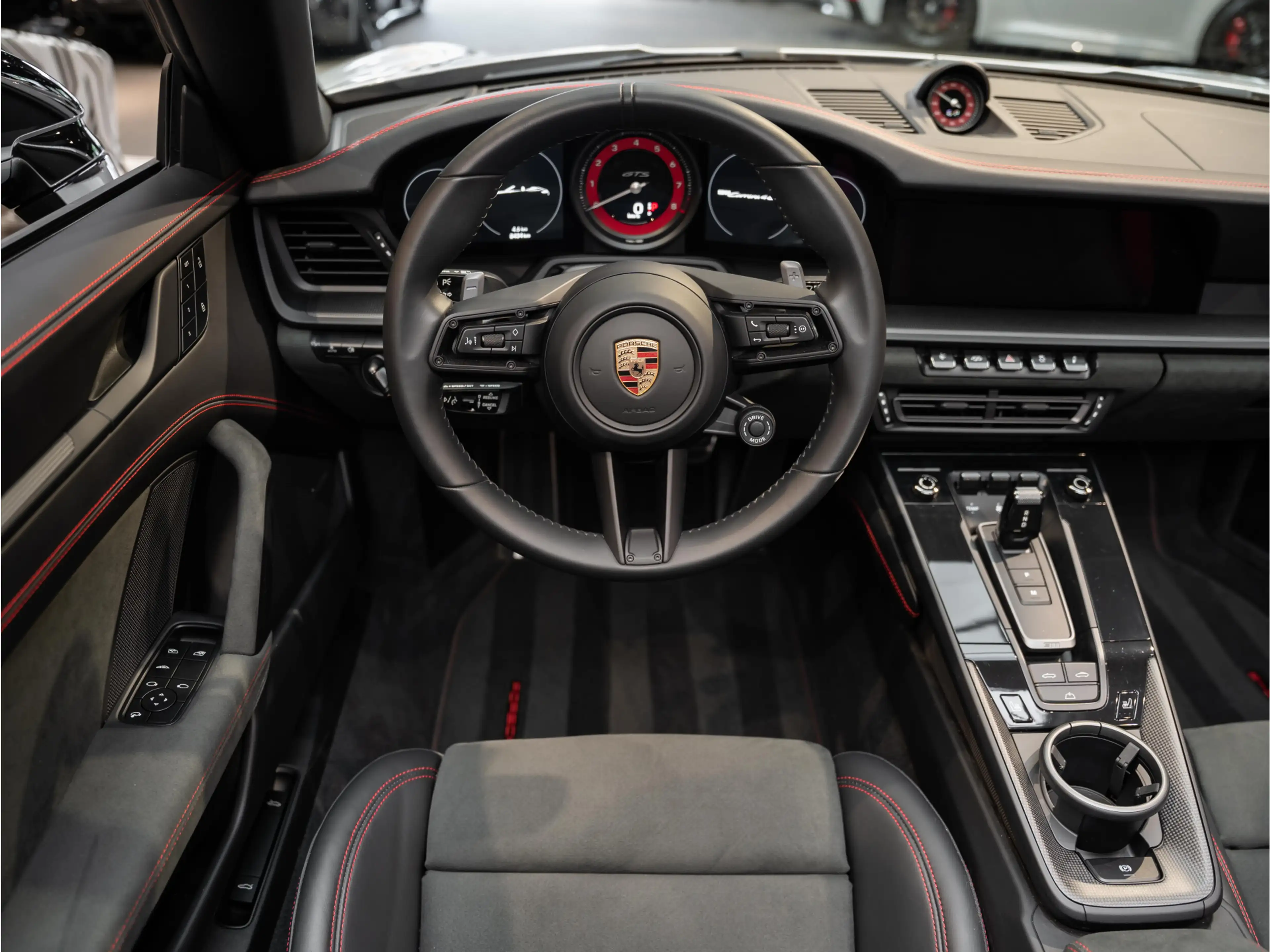 Porsche 992 992.1 4 GTS Cabriolet Lift Carbon BOSE 3.0 Carrera — photo 8