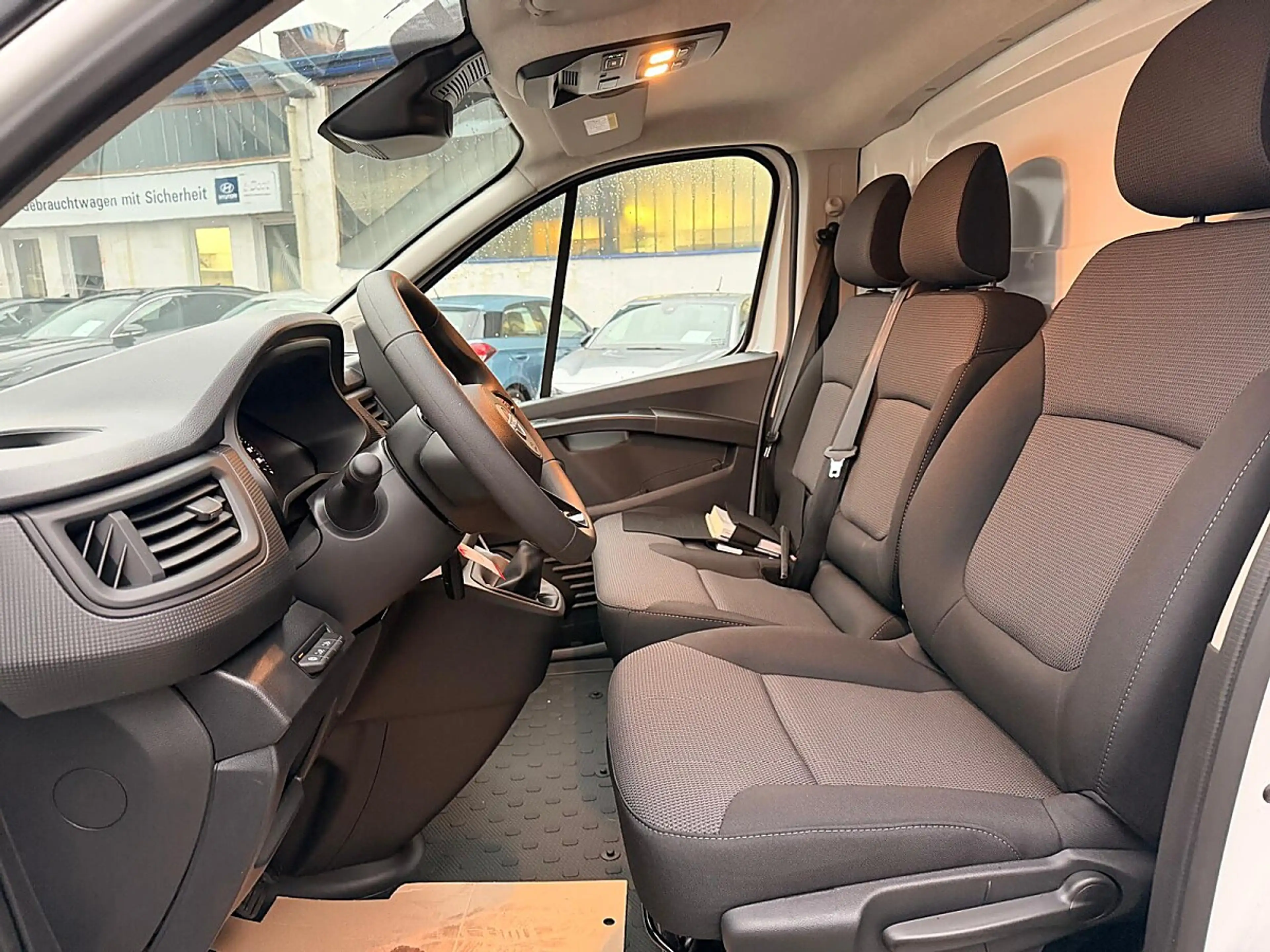 Nissan Primastar Primastar Kastenwagen L2H1 3,0t dCi 110 Acenta — photo 12