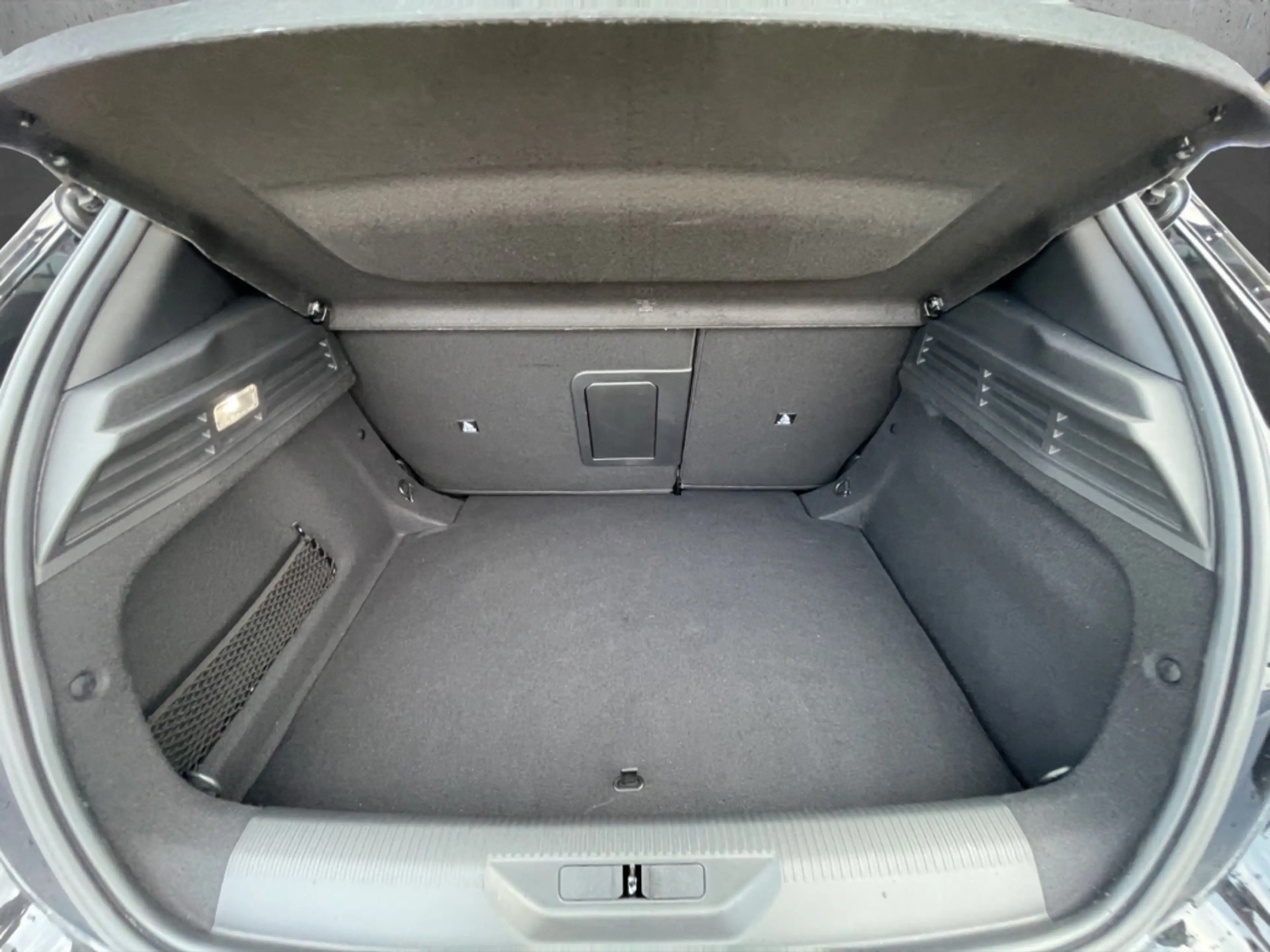 Peugeot 308 GT HYBRID 136 e-DSC6 Navi Memory Sitze Soundsystem — photo 7