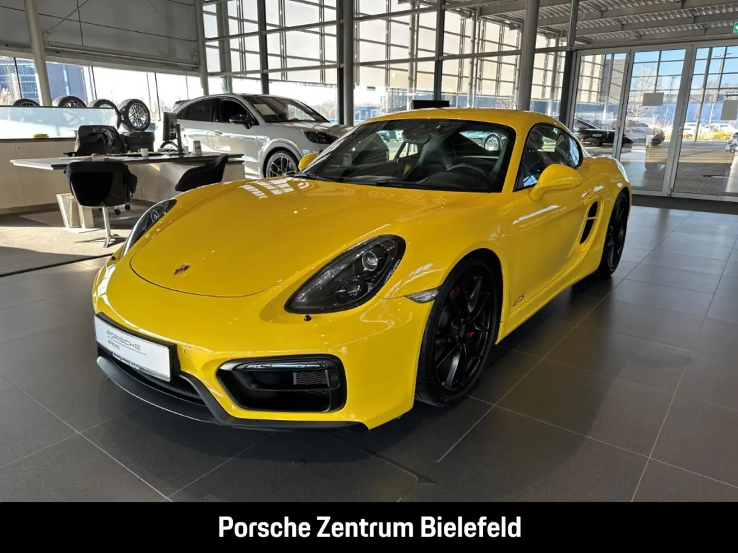 Porsche Cayman GTS Sportabgasanlage BOSE Sportfahrwerk Žlutá - 1
