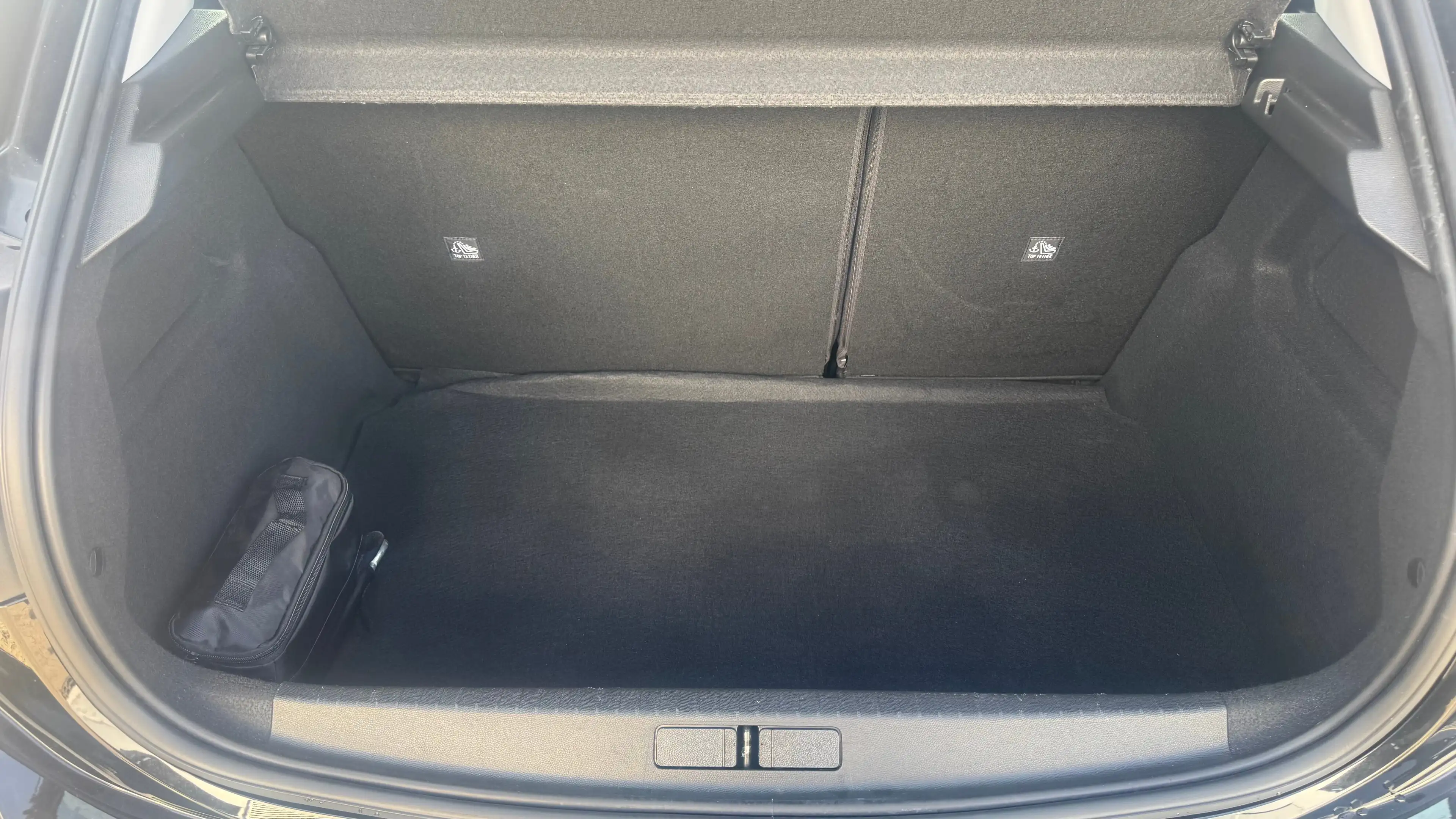 Opel Corsa 1.2 Elegance — photo 15