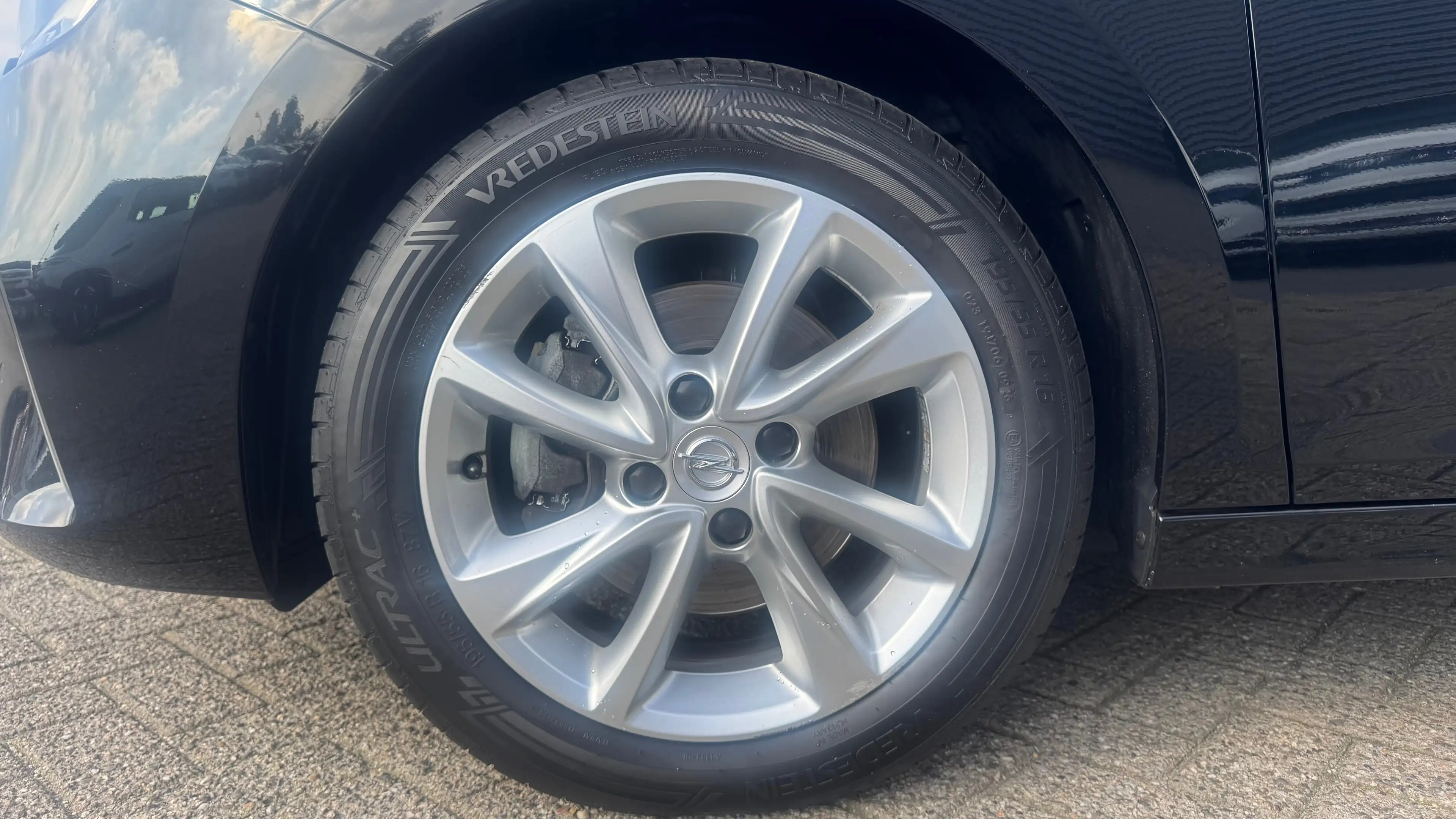 Opel Corsa 1.2 Elegance — photo 11