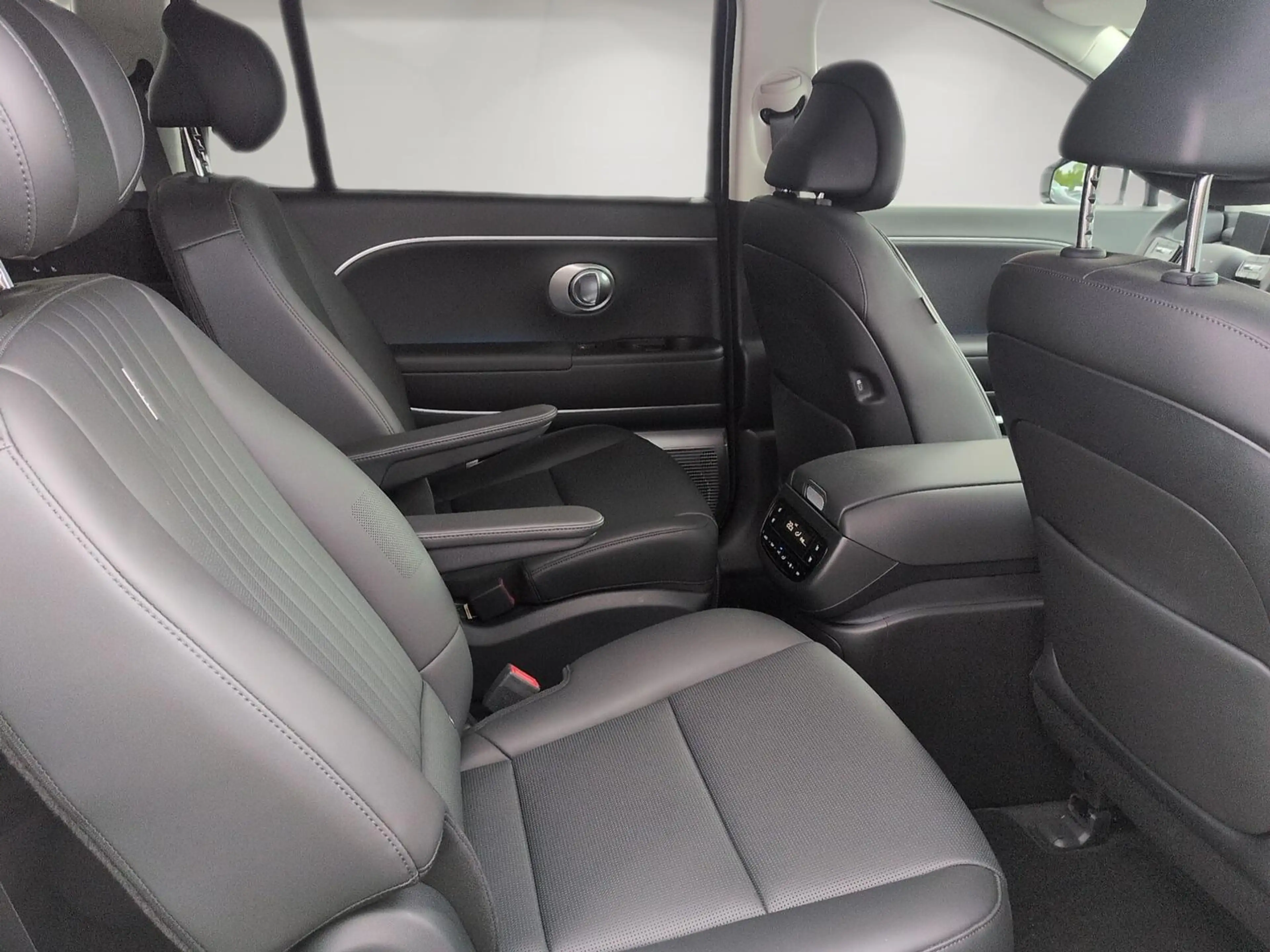 Hyundai IONIQ 9 Uniq / Relax-Paket / Technik-Paket — photo 13