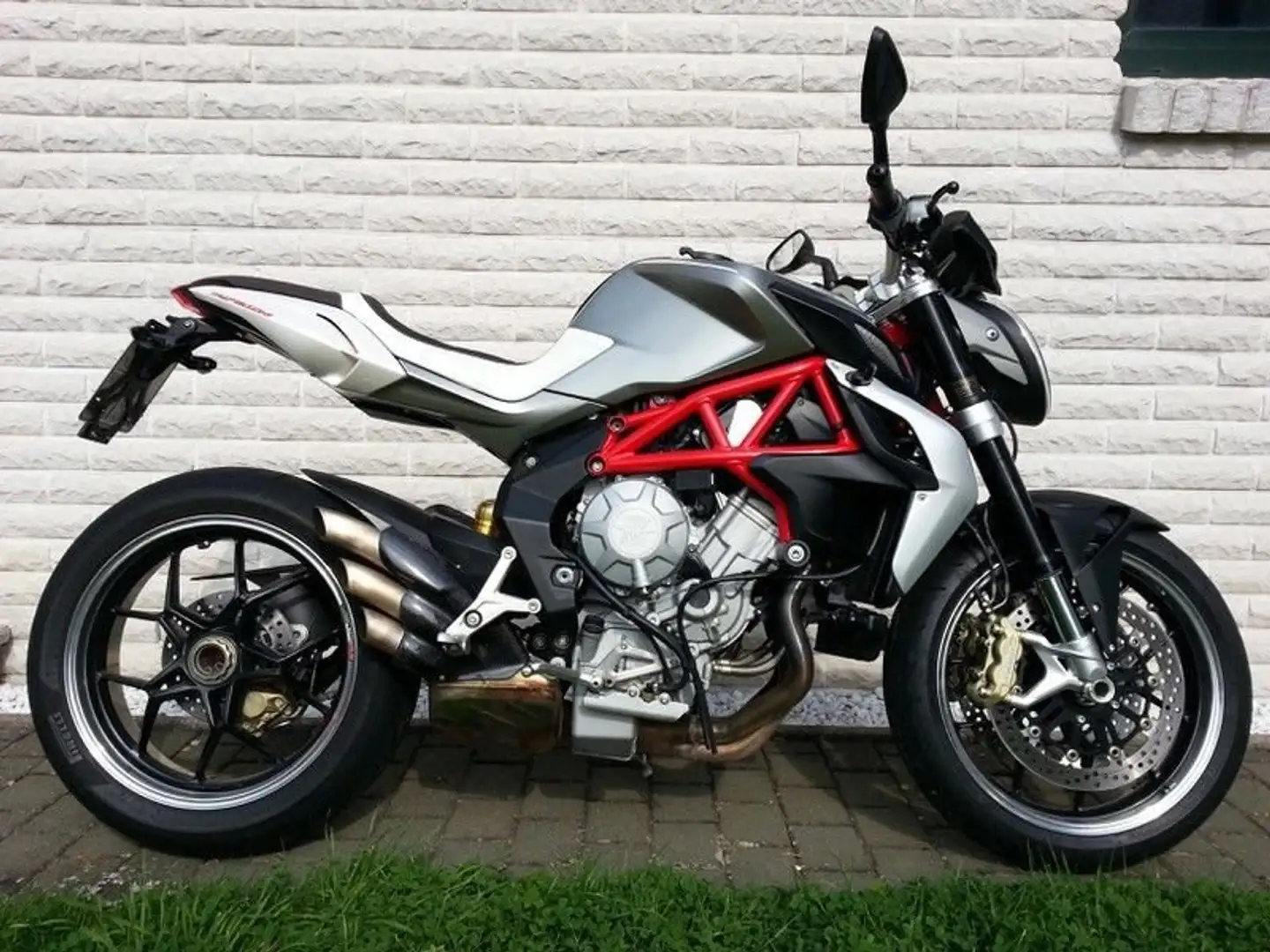 MV Agusta Brutale 800 Plateado - 2