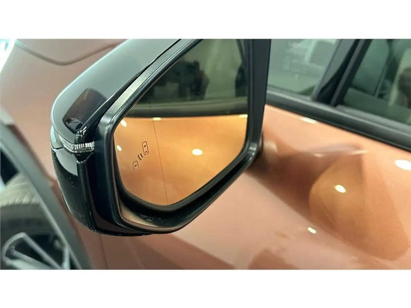 Lexus LBX Emotion+ Braun - 2