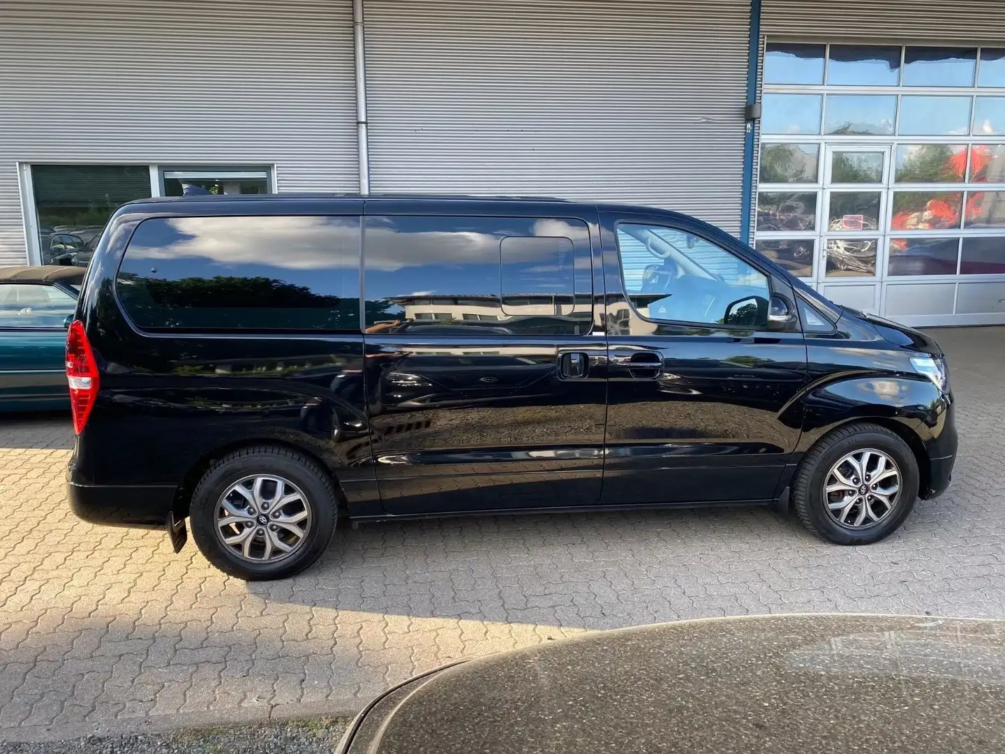 Hyundai H-1 Grau - 2