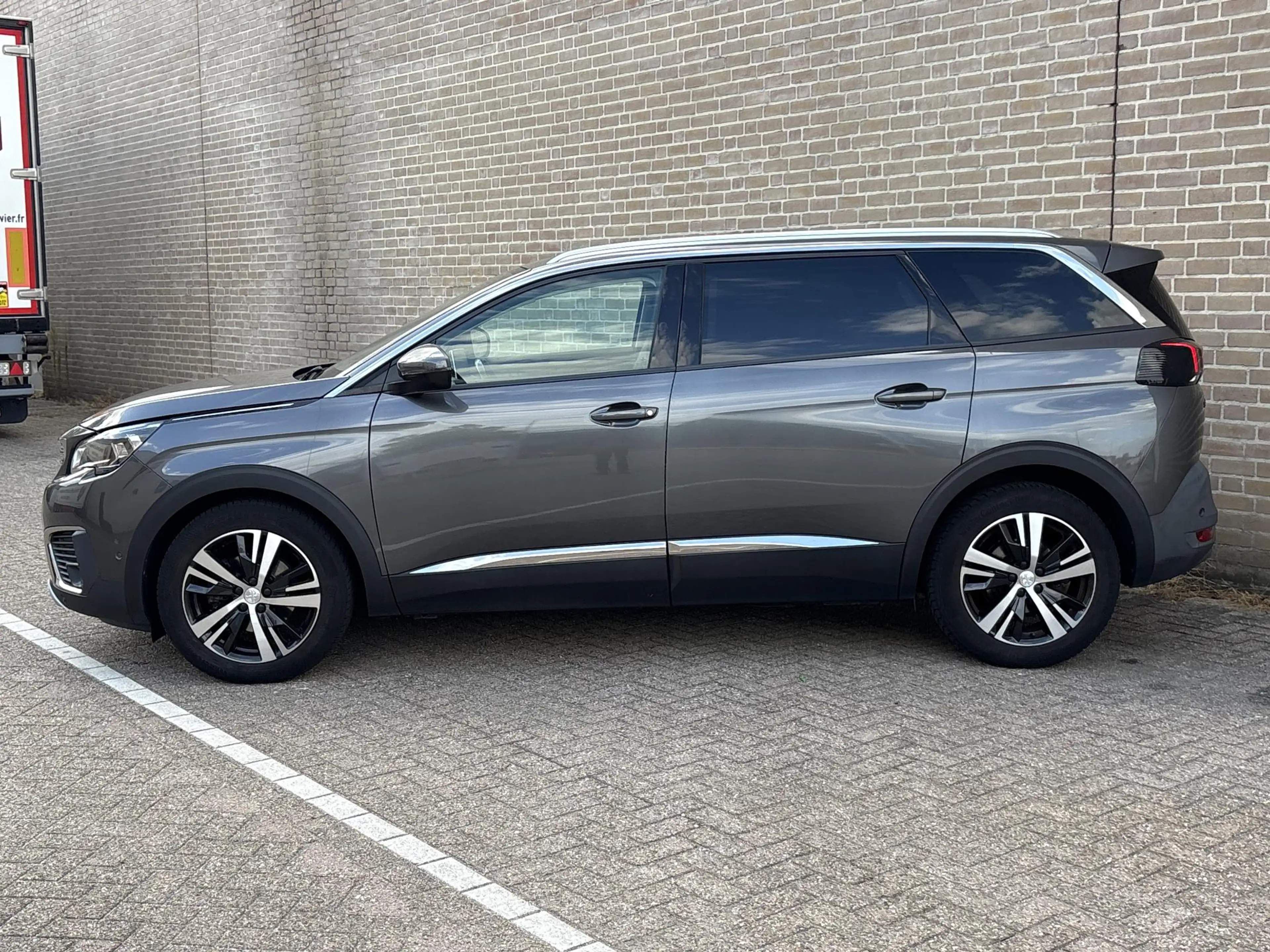Peugeot 5008 1.2 PureTech Allure — photo 8