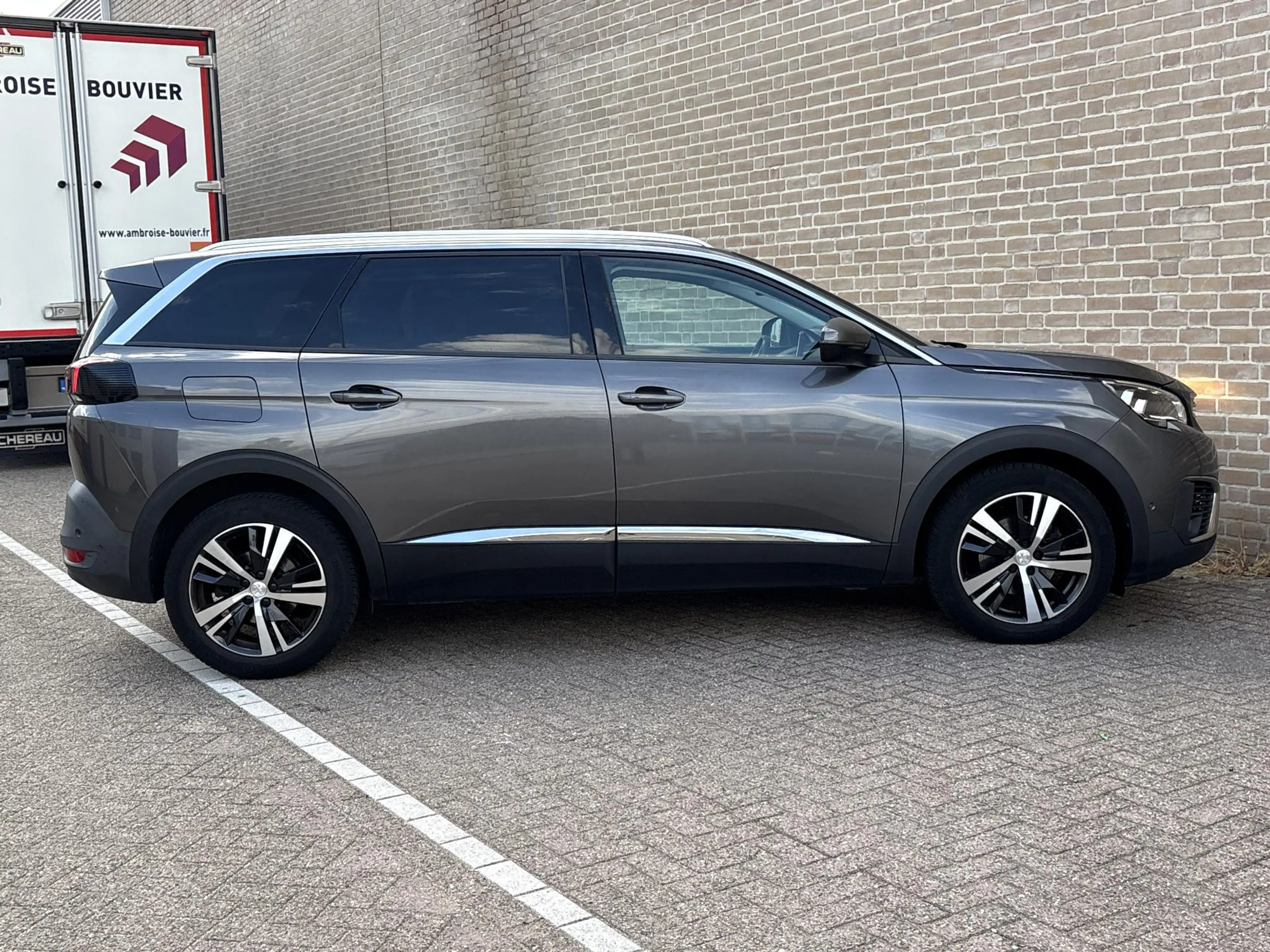 Peugeot 5008 1.2 PureTech Allure — photo 7
