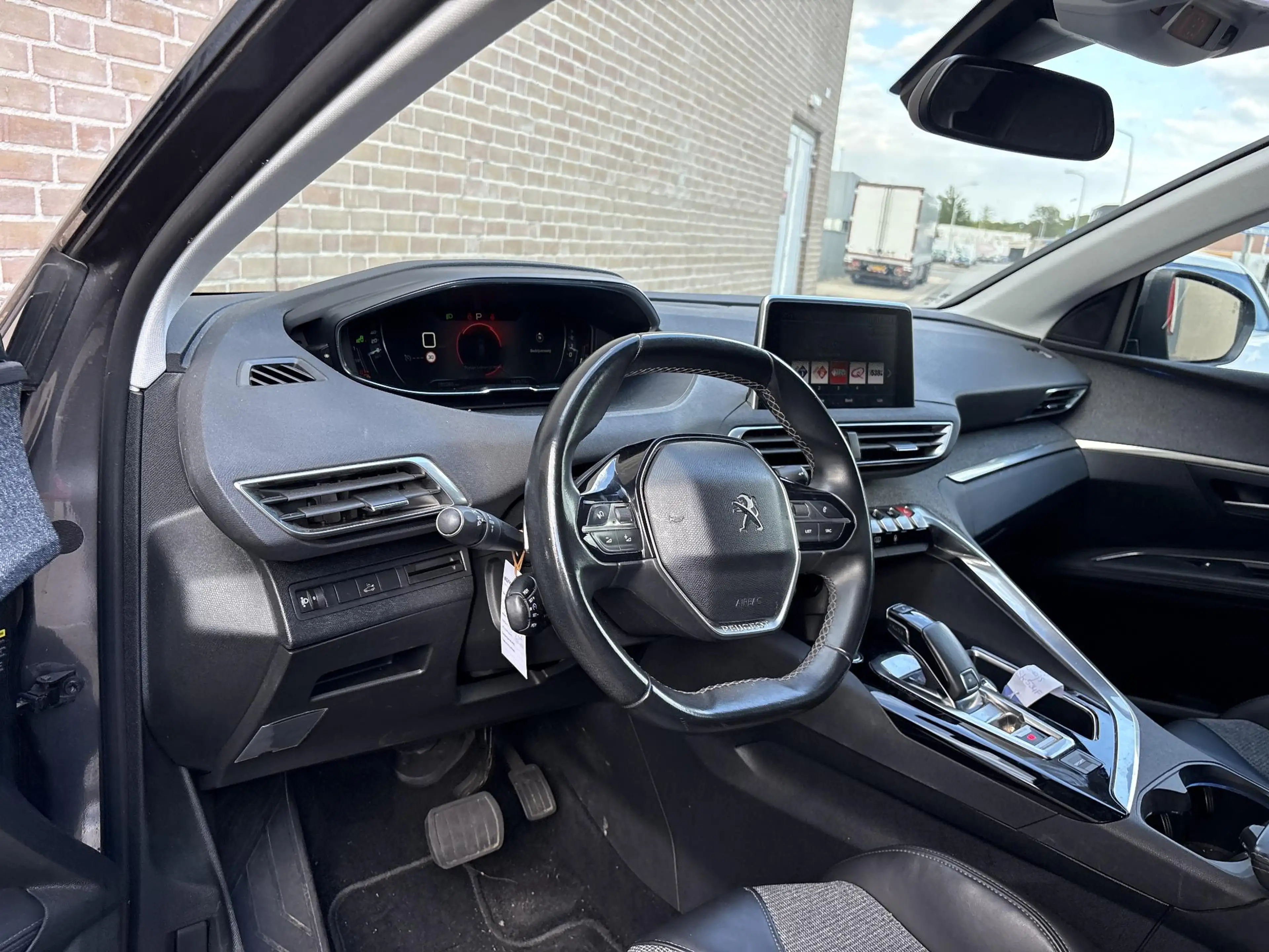 Peugeot 5008 1.2 PureTech Allure — photo 3