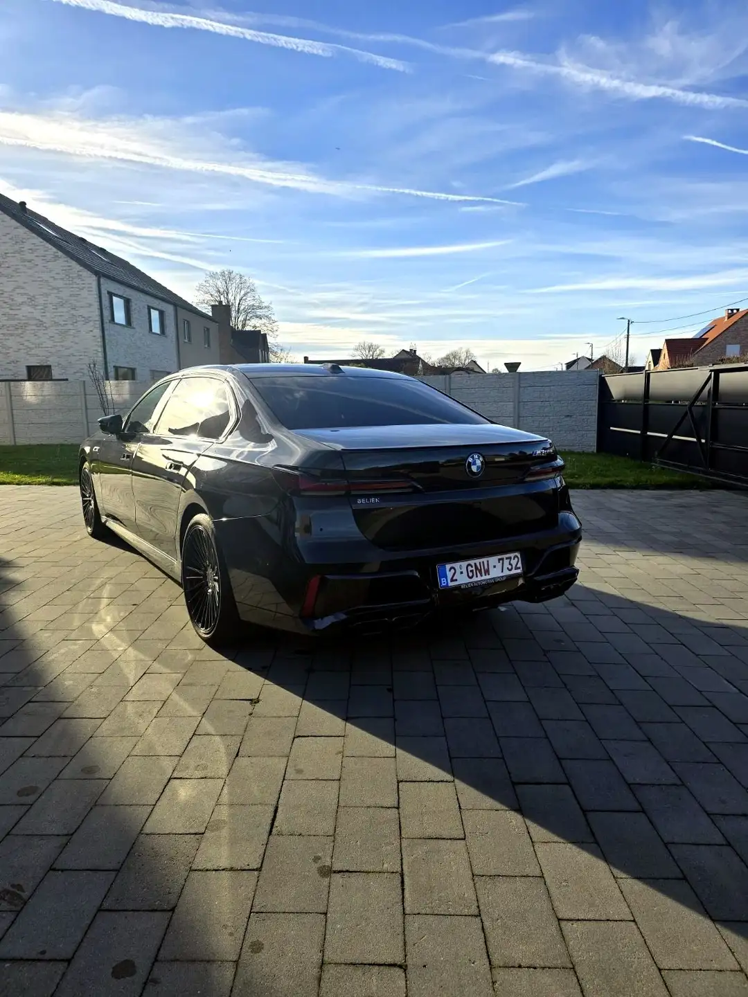 BMW 7 Series M760e 2025 블랙 사진 2