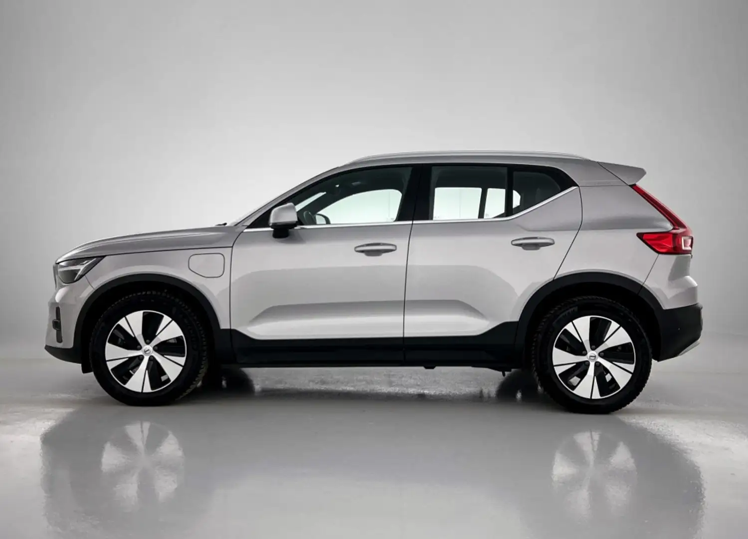 Volvo XC40 1.5 T5 Plus Bright Plateado - 2
