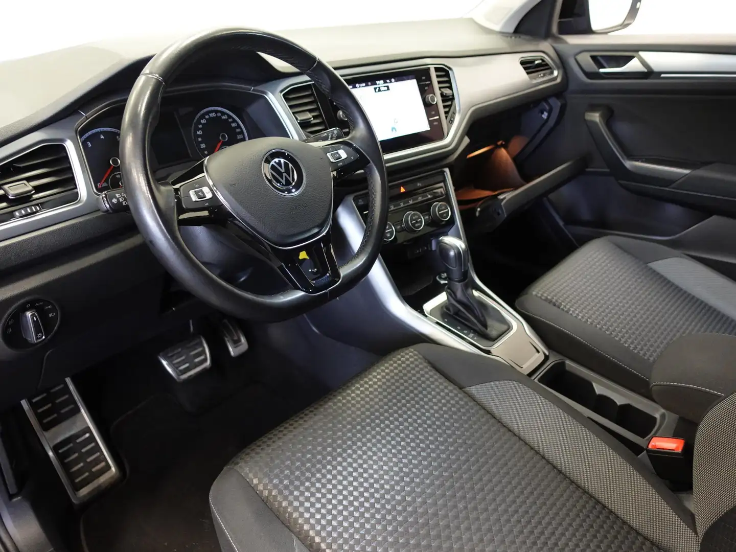 Volkswagen T-Roc 1.5 TSI DSG Active | Navigatie | Climate Control | Gris - 2