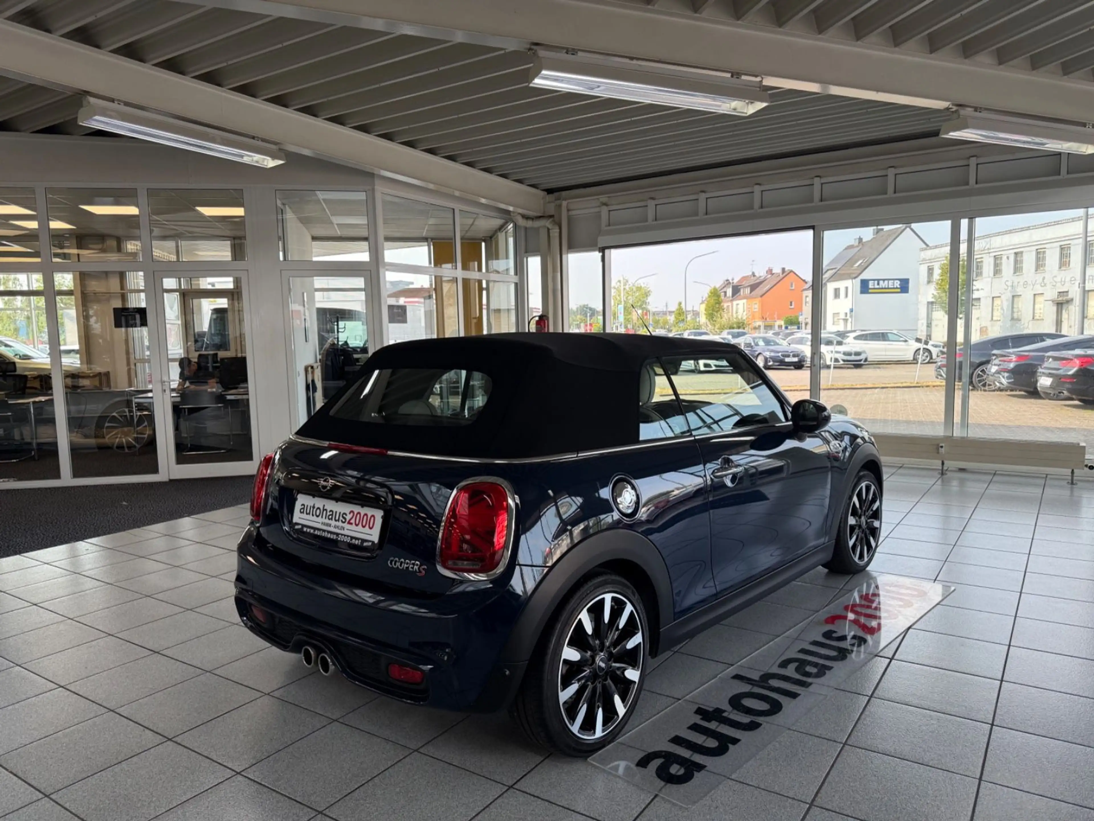 MINI Cooper S Cabrio AUT./LED/CAM/DAB/SHZ/NAVI — photo 3