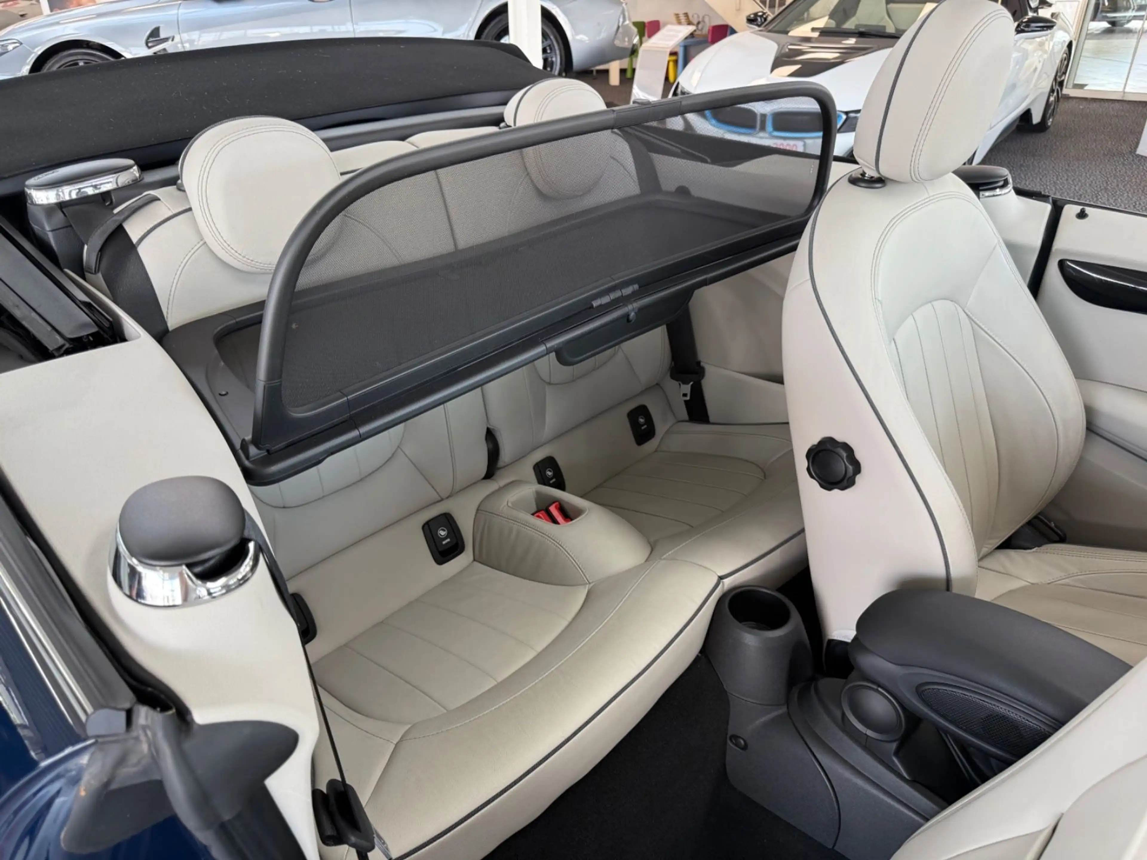 MINI Cooper S Cabrio AUT./LED/CAM/DAB/SHZ/NAVI — photo 13