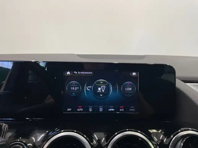 Mercedes-Benz GLA view 12
