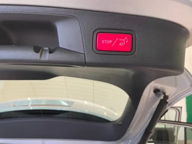 Mercedes-Benz GLA view 11