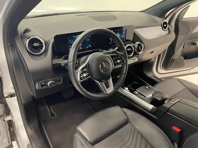 Mercedes-Benz GLA view 15
