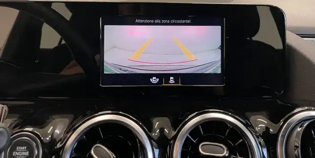 Mercedes-Benz GLA view 8