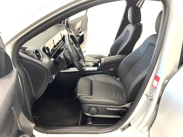 Mercedes-Benz GLA view 6