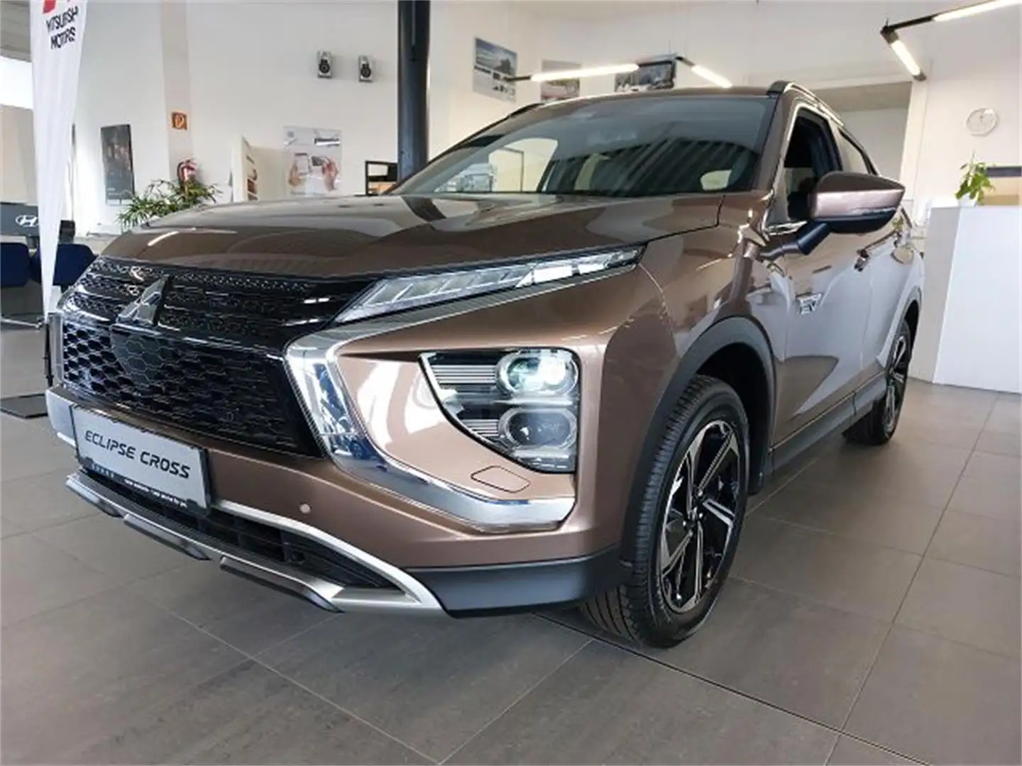 Mitsubishi Eclipse Cross PHEV 2,4 4WD Intense+ Navi 21 Braun - 1