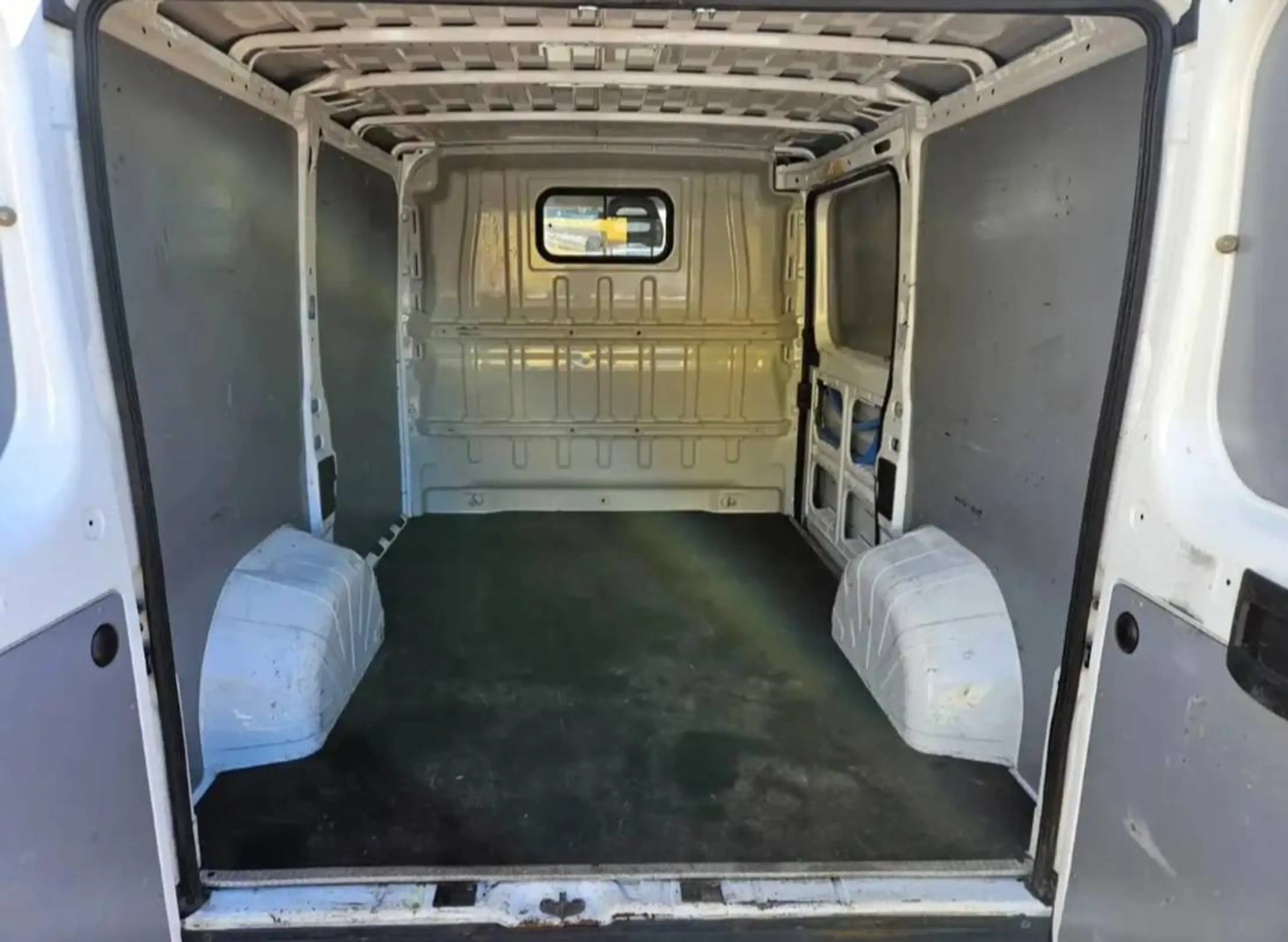Peugeot Boxer HDi (330) TÜV Neu*Standheizung*AHK 2.500 Kg — photo 10