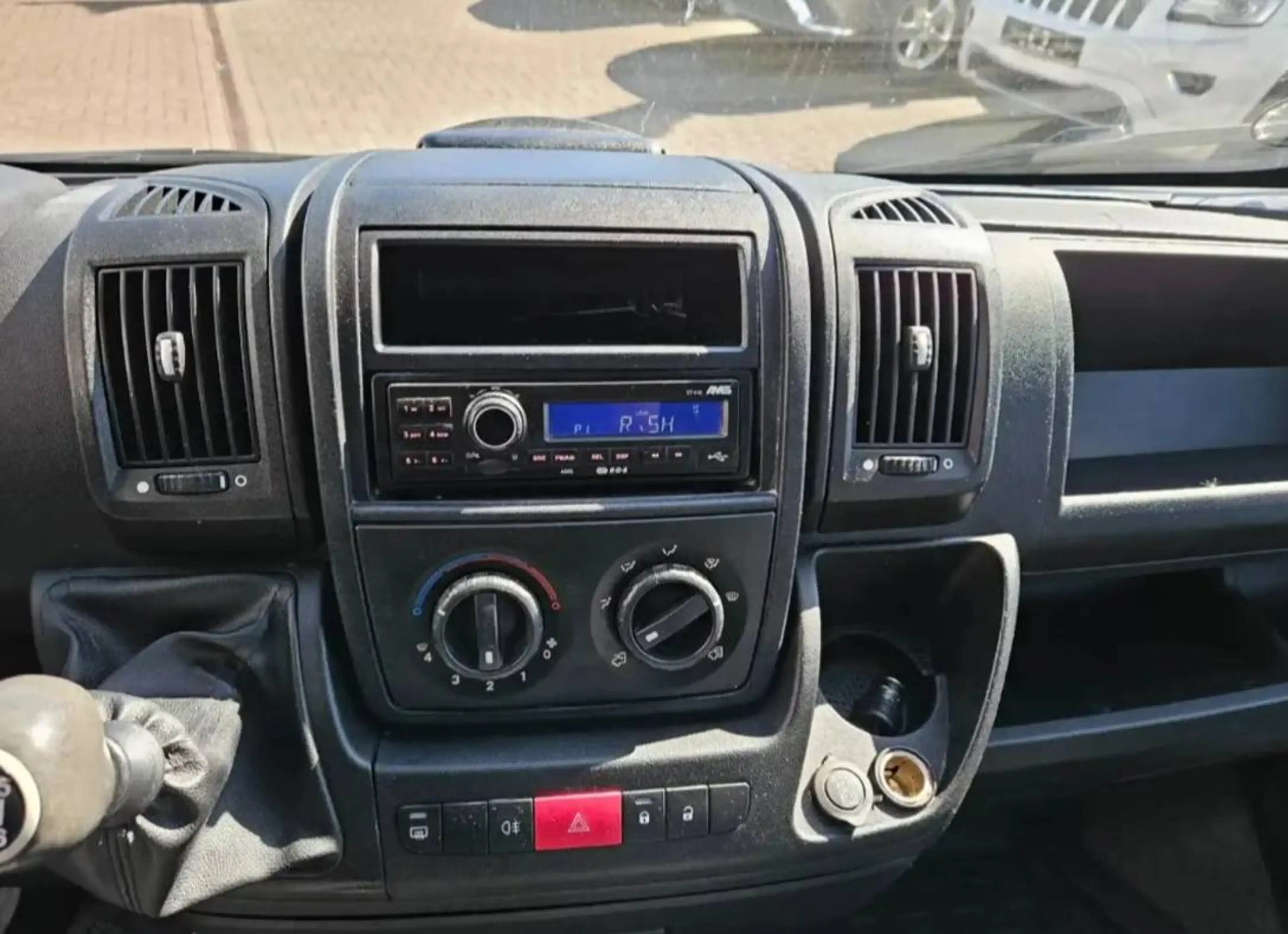 Peugeot Boxer HDi (330) TÜV Neu*Standheizung*AHK 2.500 Kg — photo 9