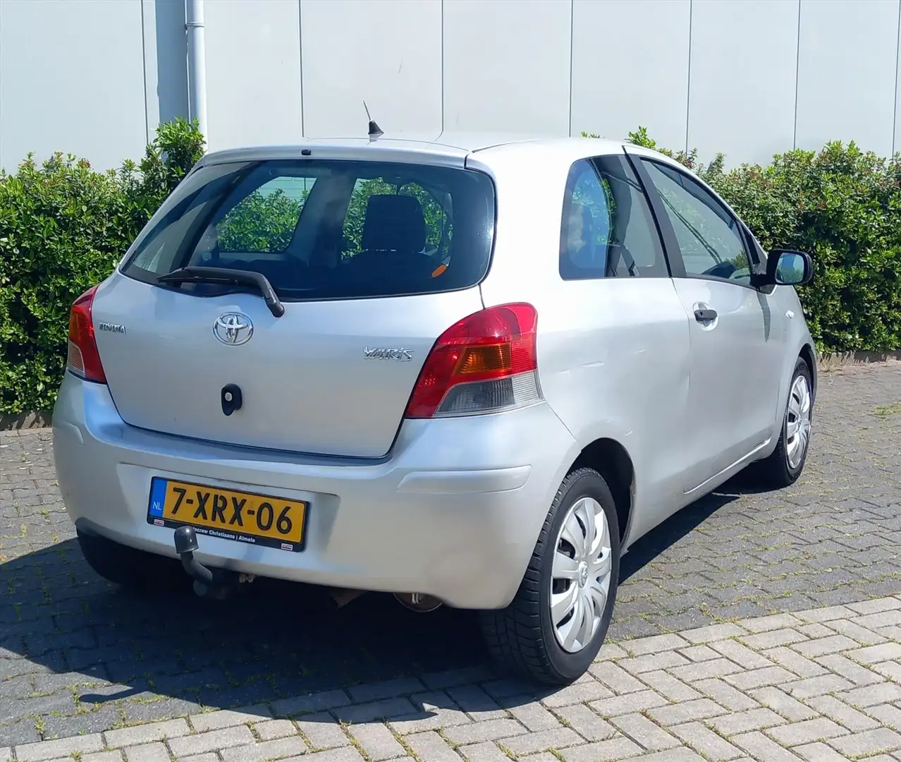 Toyota Yaris 1.3 16v VVT-i 99pk 3D Airco Grijs - 2