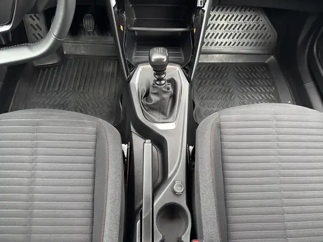 Peugeot 2008 view 11