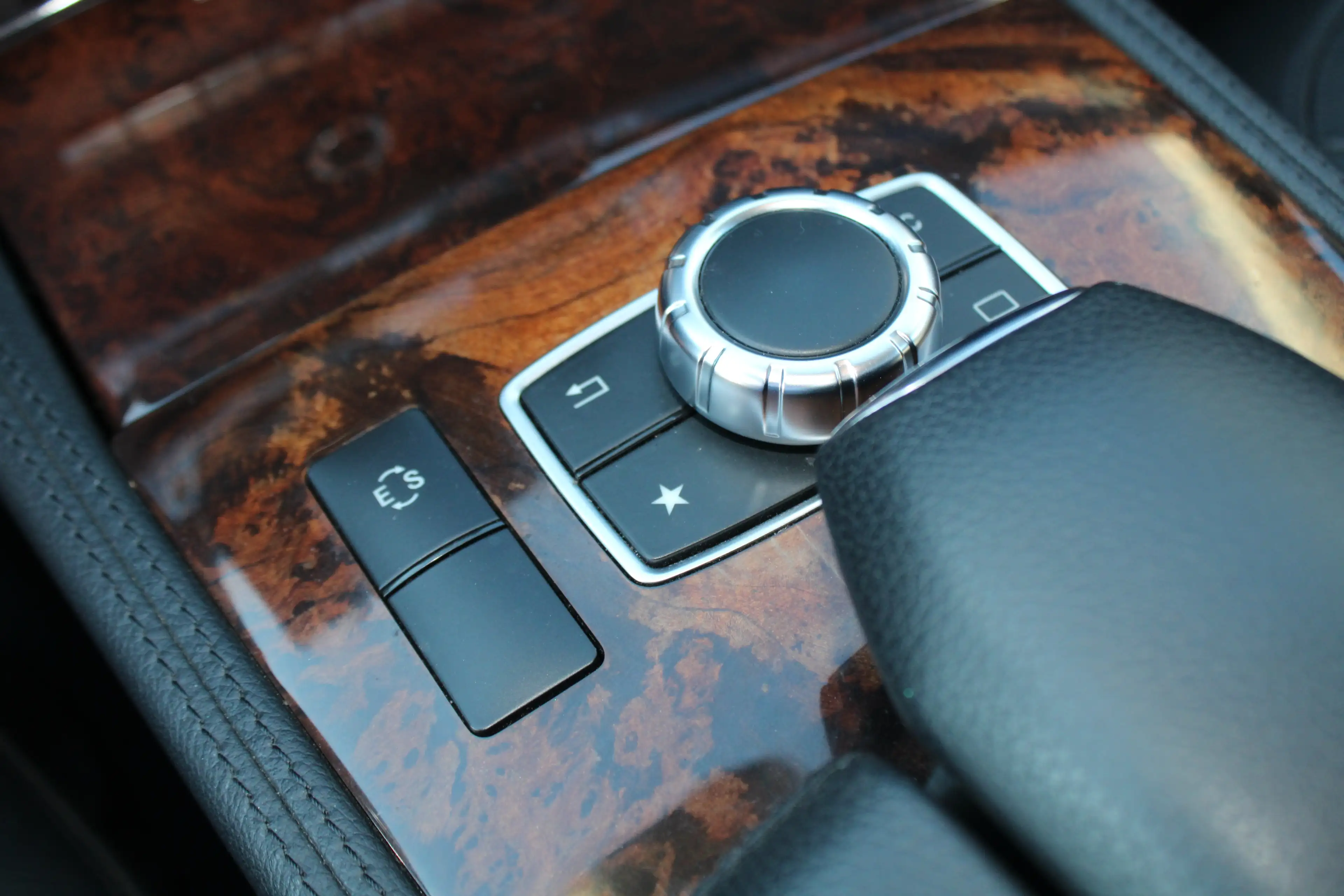 Mercedes-Benz CLS 220 CLS 220d BlueTec Avantgarde — photo 13