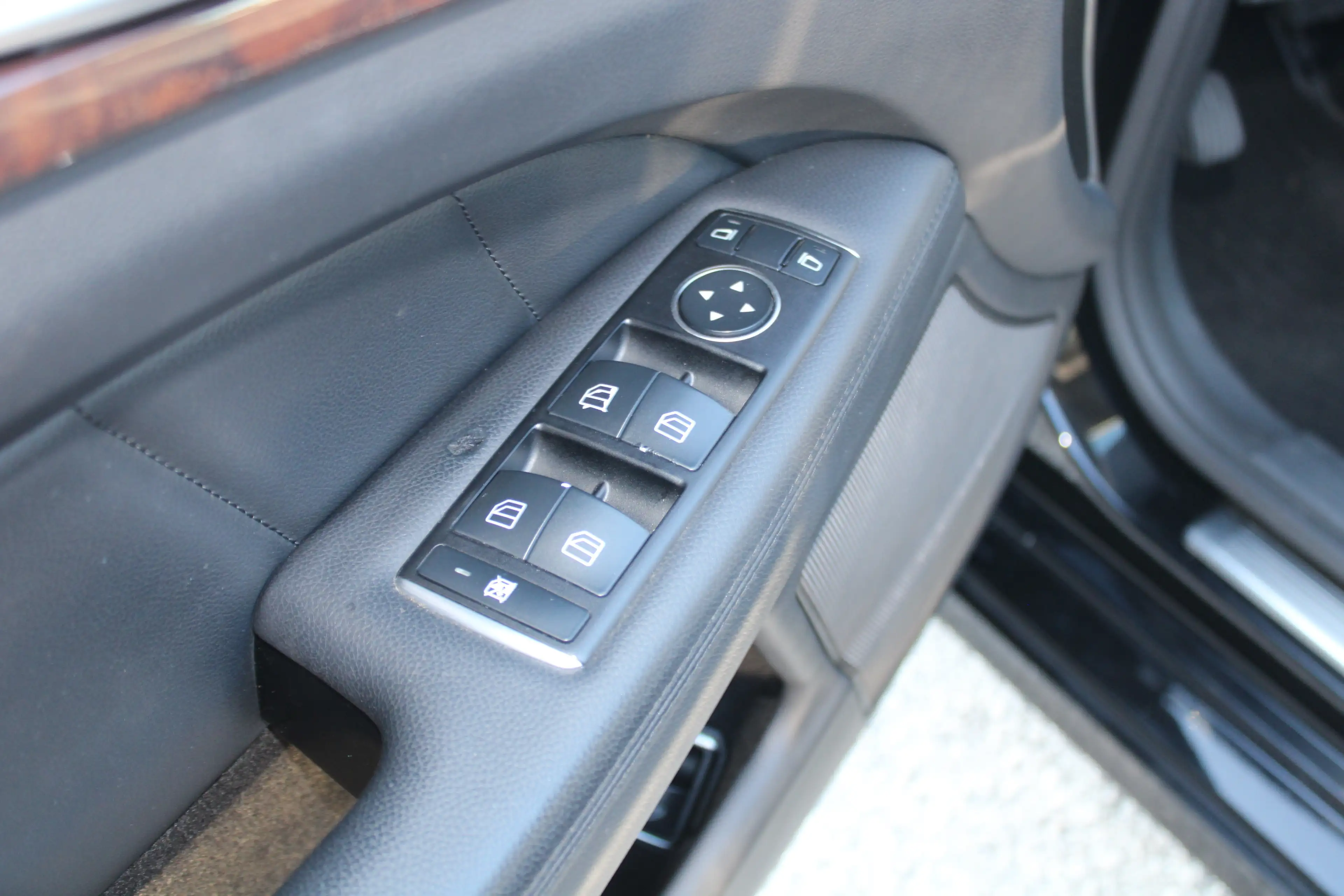 Mercedes-Benz CLS 220 CLS 220d BlueTec Avantgarde — photo 7