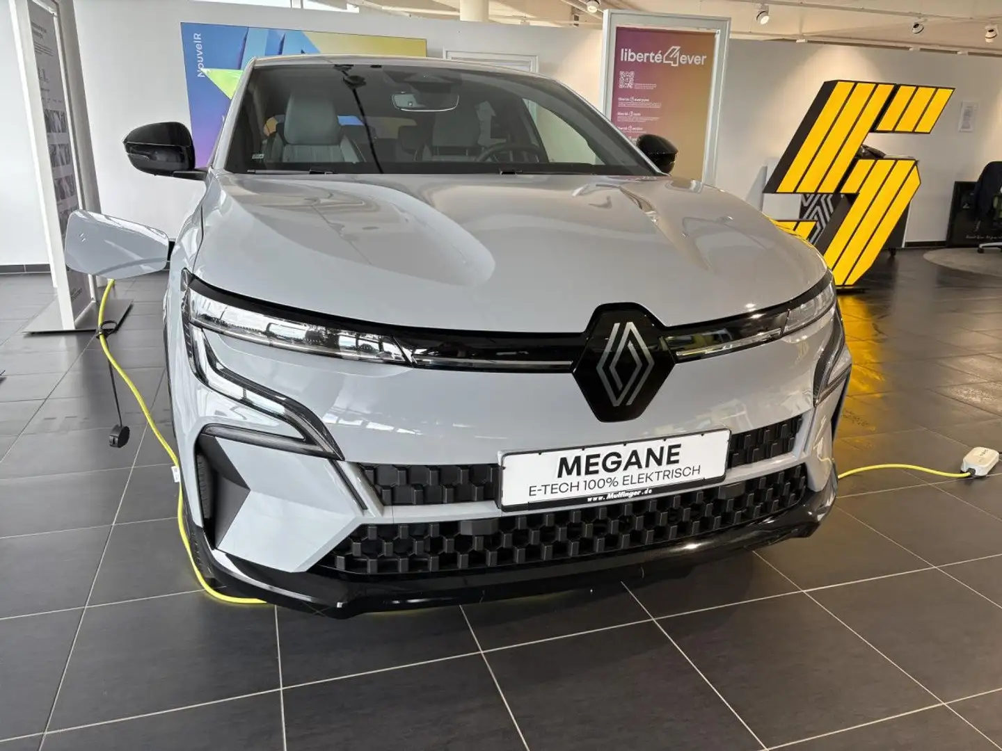 Renault Megane E-TECH 100% ele Techno 220 Comfor Bluetooth Grau - 2